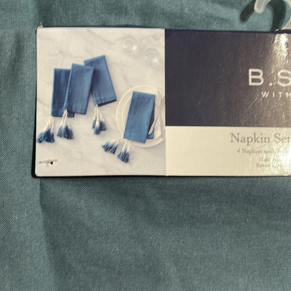 Set/2 B Smith napkin set and table runners